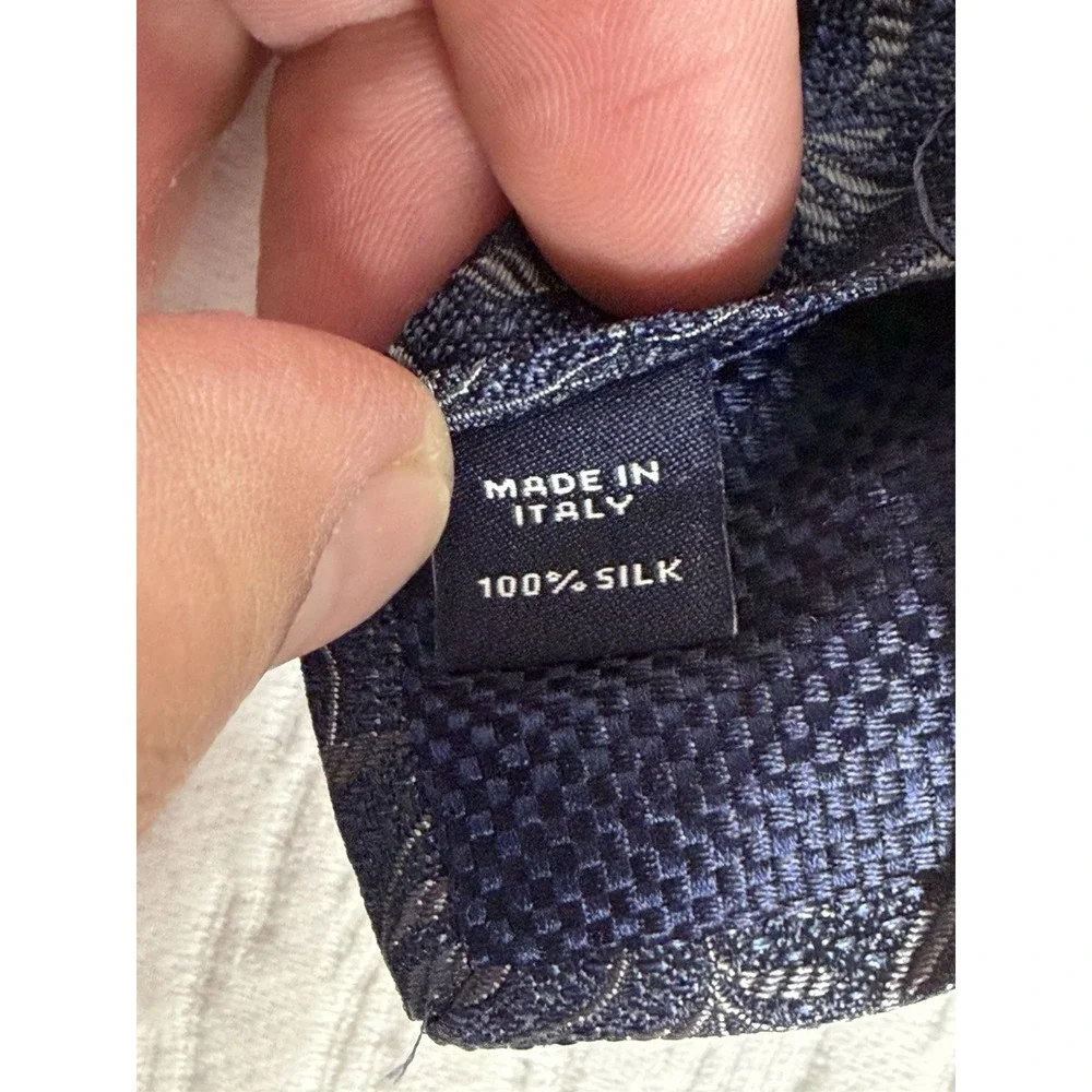 NWT!! Cremieux 100% Silk Neck Tie Navy/Blue/Silver Floral, Made In Italy